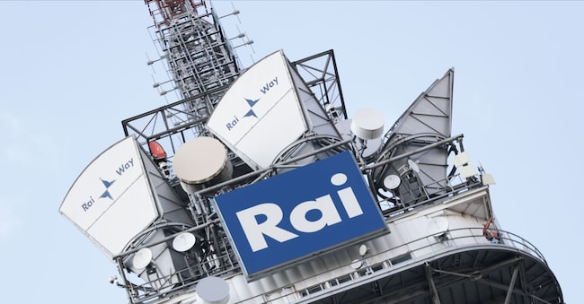 ESTERNO SEDE RAI MILANO CORSO SEMPIONE 27 ANTENNA TRALICCIO RIPETITORE WAY IMAGOECONOMICA