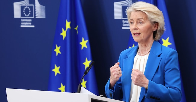 La presidente della Commissione europea Ursula von der Leyen interviene durante una conferenza stampa sul tema dell'energia presso la sede dell'UE a Bruxelles, lunedì 13 aprile 2026. (AP Photo/Omar Havana)      Associated Press/ LaPresse  APN