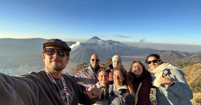 I partecipanti ad un viaggio di gruppo "on the road" organizzato da WeRoad WeRoad