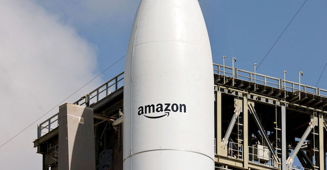 Un razzo Atlas V della United Launch Alliance sulla sua piattaforma di lancio con a bordo i satelliti della rete internet Project Kuiper di Amazon REUTERS