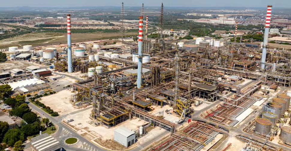 Ex Ilva, sindaco di Taranto ordina stop della centrale elettrica: polo a rischio blocco