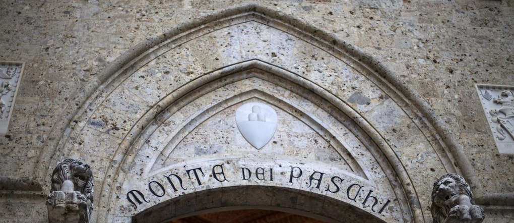 La sede di  Banca Monte dei Paschi di Siena, in Piazza Salimbeni, a Siena ANSA