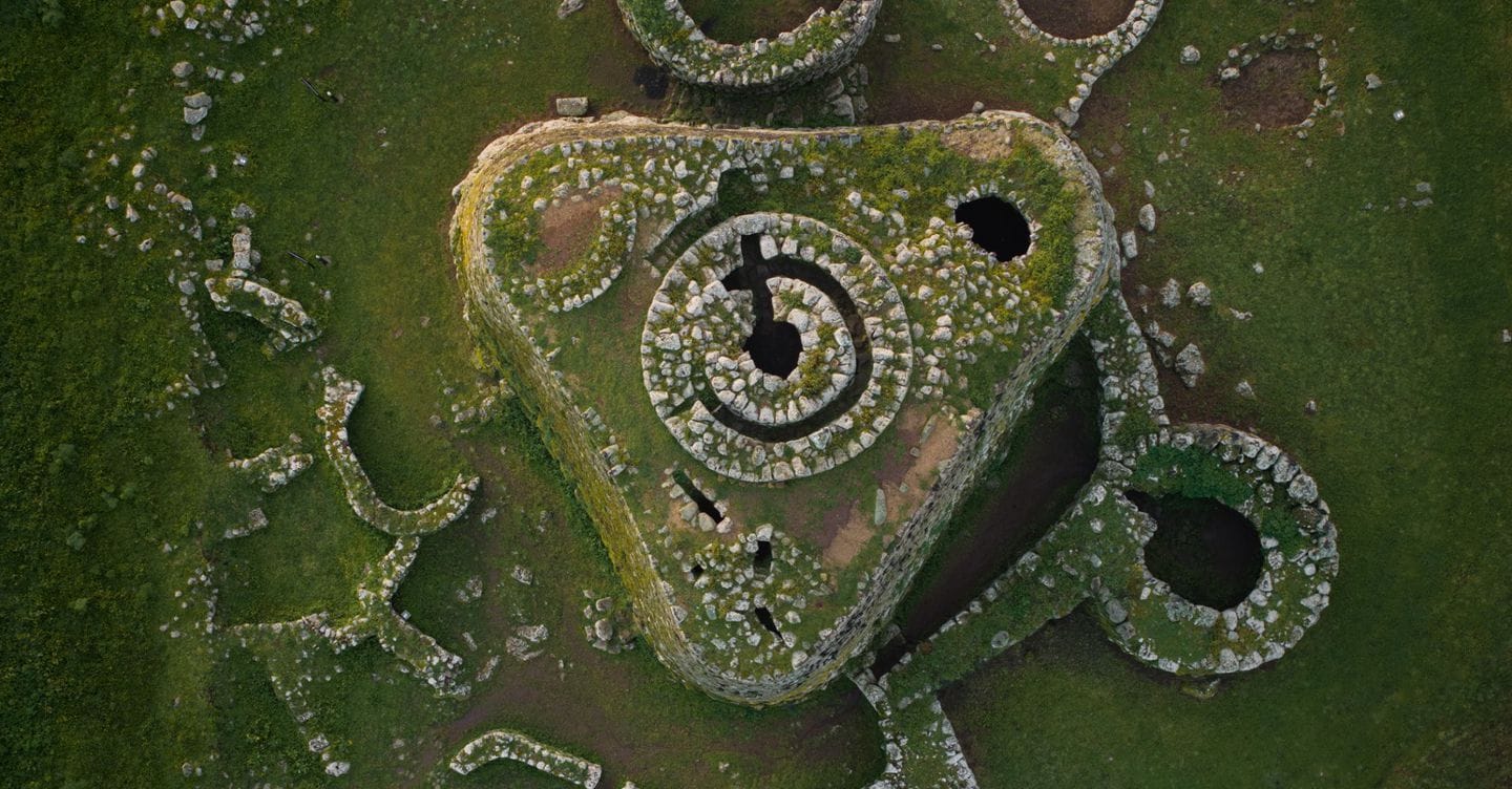Storie di pietra e misteri lungo le antiche vie dei nuraghi