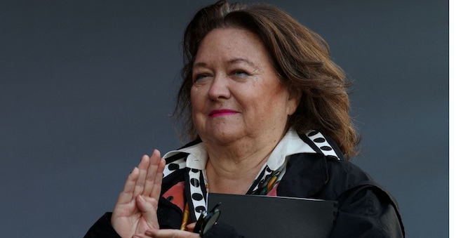 Gina Rinehart, presidente esecutivo della Hancock Prospecting, fa un gesto durante l’omaggio al tramonto “Lest We Forget” alla vigilia dell’ANZAC Day alla Sydney Opera House di Sydney, in Australia, il 24 aprile 2025. REUTERS/Hollie Adams  REUTERS