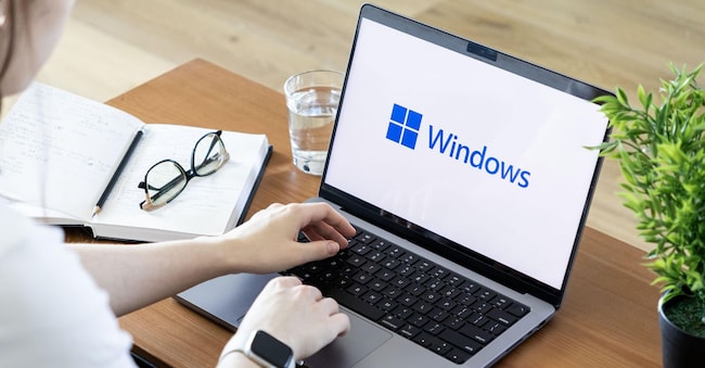 Il logo del sistema operativo Windows visualizzato sullo schermo di un computer portatile. (Alamy Stock Photo)