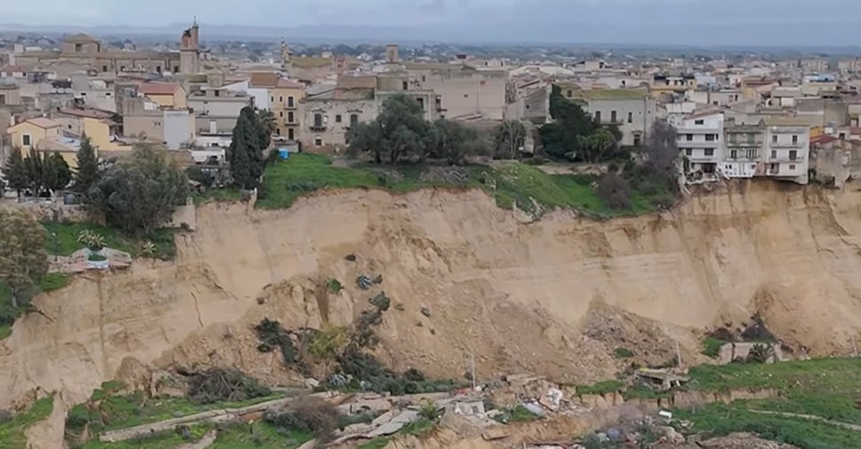 Frana Niscemi, 13 indagati: ci sono anche gli ultimi 4 governatori