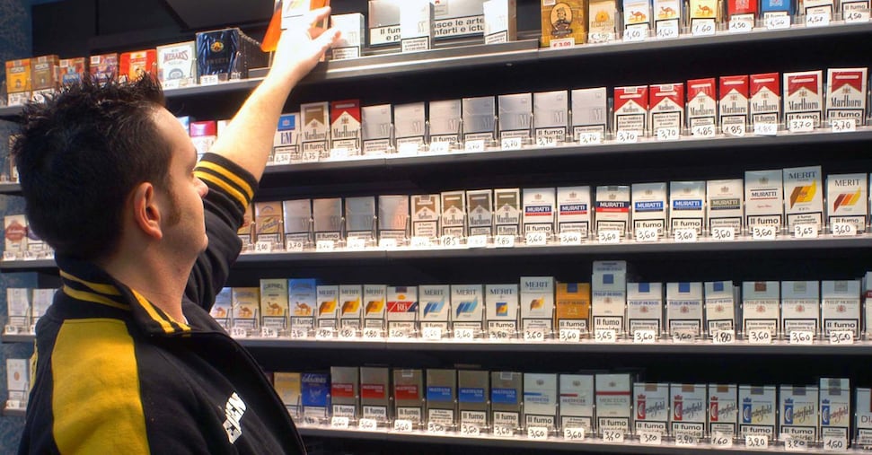 Accise sul tabacco: rincari progressivi fino al 2028 con aumenti fino a 30 centesimi a pacchetto dal 15 aprile Accise sul tabacco: rincari progressivi fino al 2028 con aumenti fino a 30 centesimi a pacchetto dal 15 aprile