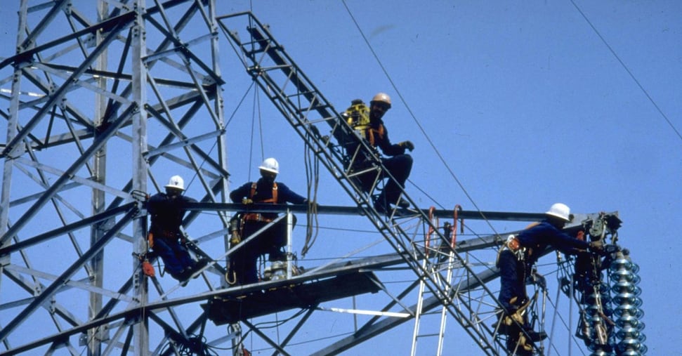 Mille assunzioni, nuovo orario, più indennità: Enel trova l’accordo con i sindacati su E-Distribuzione Mille assunzioni, nuovo orario, più indennità: Enel trova l’accordo con i sindacati su E-Distribuzione