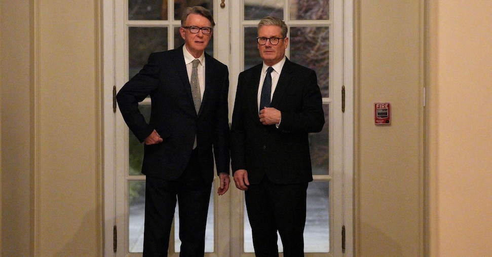 Caso Mandelson-Epstein: cade anche il più alto funzionario del Foreign Office. Trema Starmer