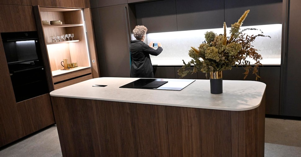 La cucina al centro dello spazio abitativo con soluzioni creative