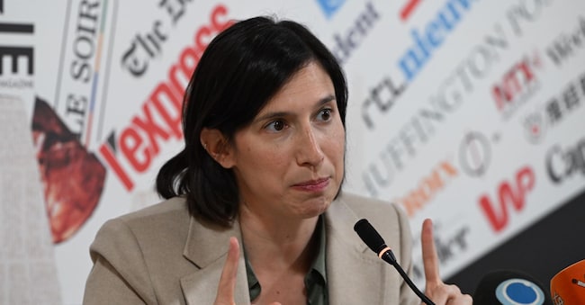 La segretaria del Pd, Elly Schlein, nel corso della conferenza alla sala stampa estera a Roma, 25 marzo 2026.
ANSA/MAURIZIO BRAMBATTI ANSA