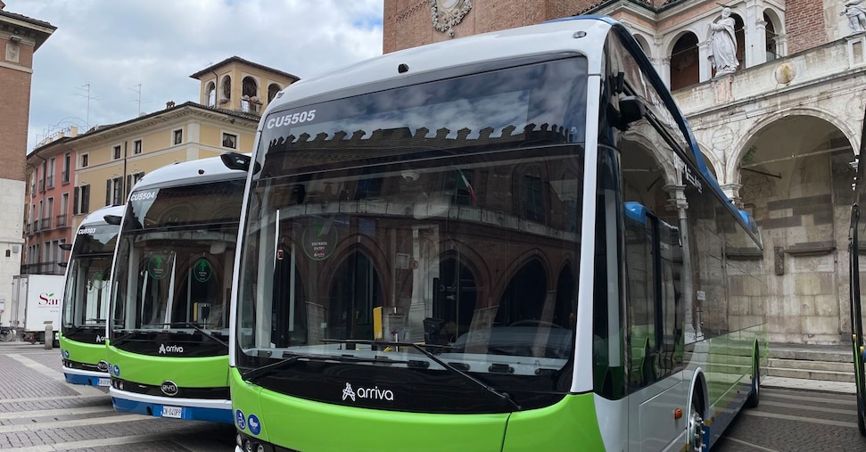 caro carburanti a cremona ora i bus sono tutti elettrici