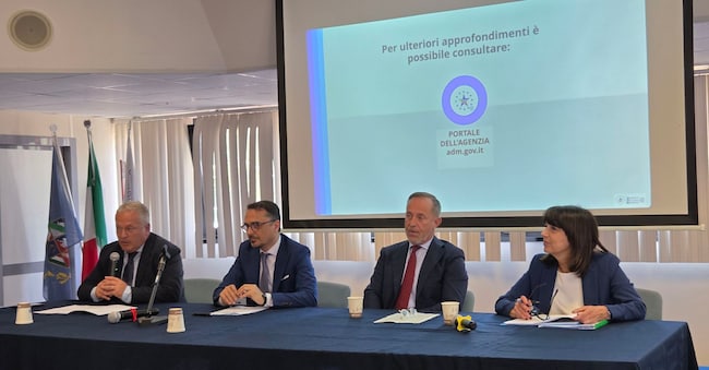 Da sinistra, il presidente della Commissione Sviluppo Economico della Regione Lazio, Vittorio Sambucci, il Commissario del Consorzio indistriale del Lazio Raffaele Trequattrini, l’assessore regionale al Bilancio Giancarlo Righini, e la vice presidente della Regione Lazio Roberta Angelilli