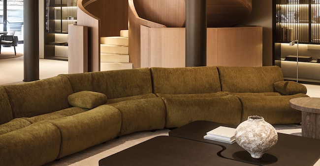 Il nuovo store di Poliform in piazza della Scala: oltre 1.500 mq su tre piani, all’interno del quale aprirà in questi giorni anche il Poliform Café