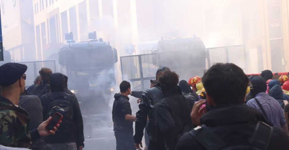 Raduno Patrioti Europei, a Milano tensioni tra antagonisti e forze dell’ordine