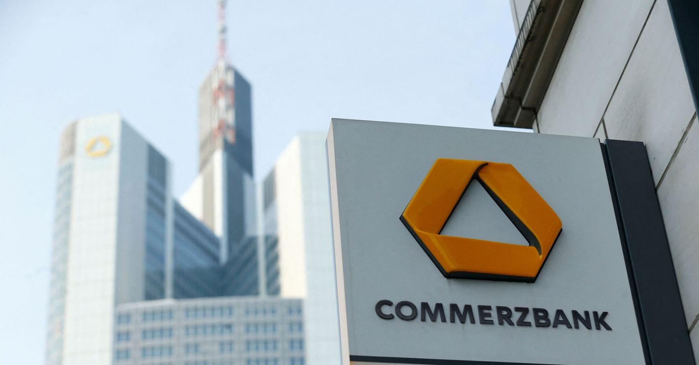 https://i2.res.24o.it/images2010/S24/Documenti/2026/04/21/Immagini/Ritagli/2025-07-04T092310Z_1722276666_RC2KFFA1NV43_RTRMADP_5_COMMERZBANK-M-A-UNICREDIT-U78047281571CGX-1440x752@IlSole24Ore-Web.JPG