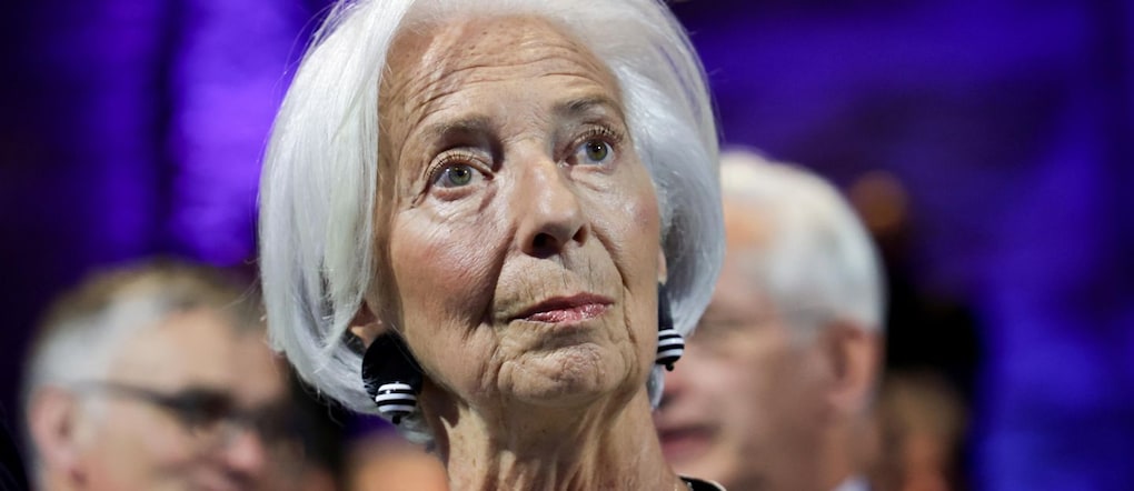 epa12902993 La presidente della Banca centrale europea (BCE) Christine Lagarde partecipa al ricevimento annuale dell’Associazione federale delle banche tedesche a Berlino, in Germania, il 20 aprile 2026. Il ricevimento annuale dell’Associazione delle banche tedesche è un evento di networking di alto livello che riunisce i leader dei settori bancario, politico e finanziario.  EPA/FILIP SINGER EPA