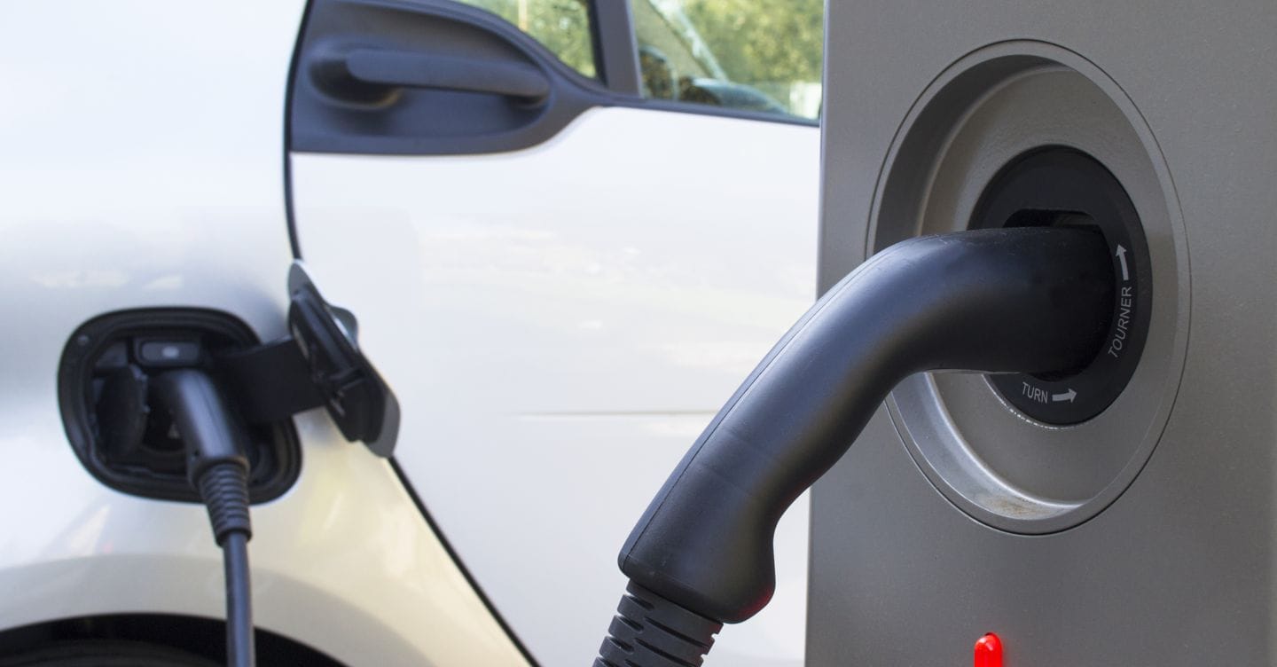 Se la rete di ricarica corre più veloce del mercato delle auto elettriche: il paradosso italiano
