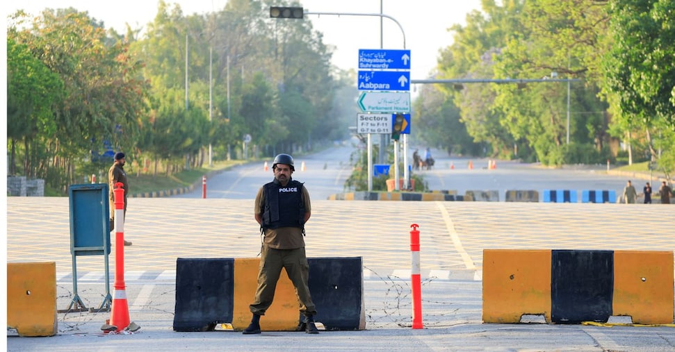Iran: no negoziati sotto minaccia. Vance diretto in Pakistan