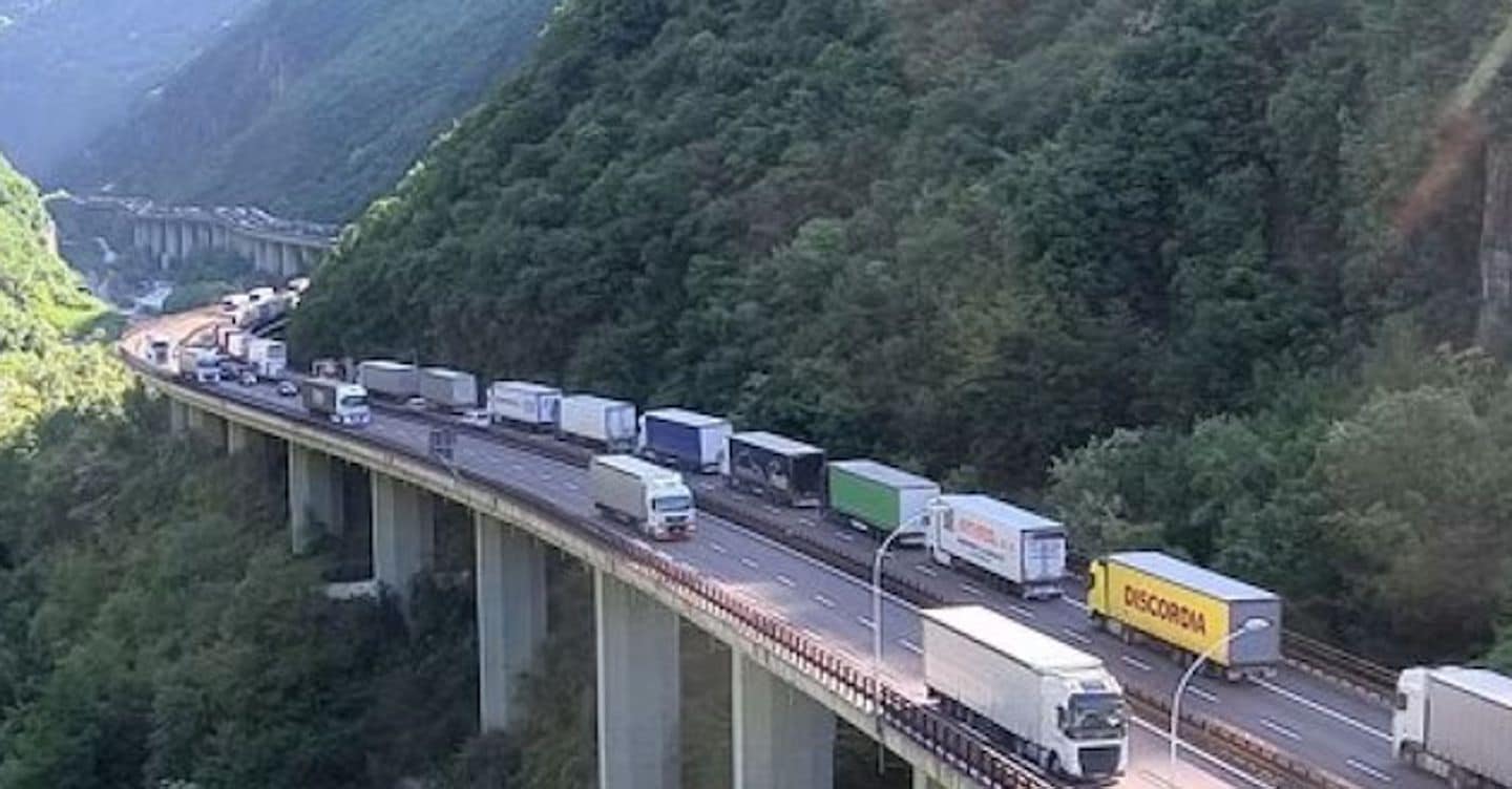https://i2.res.24o.it/images2010/S24/Documenti/2026/04/22/Immagini/Ritagli/brennero-tir-autostrada-U88224082188out-1440x752@IlSole24Ore-Web.jpeg