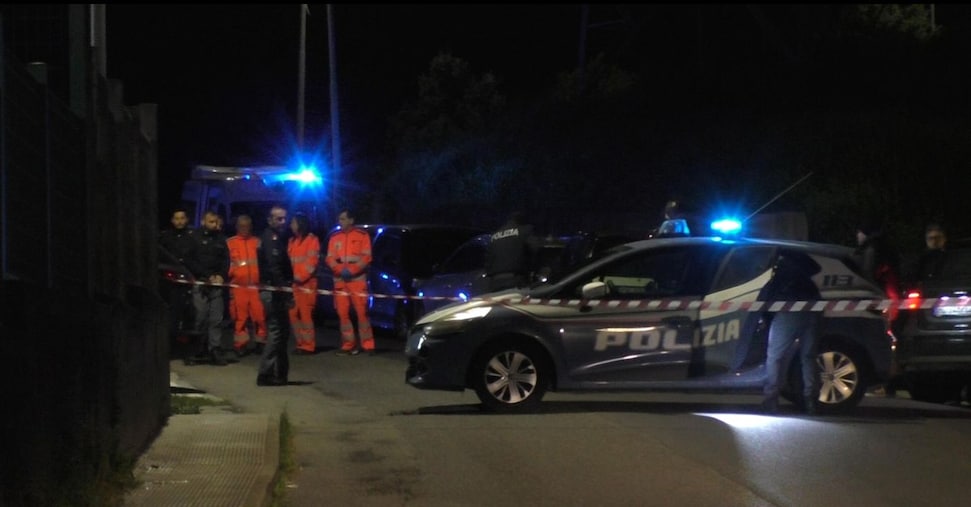 Donna si getta dalla finestra con tre figli, morta lei e due bimbi