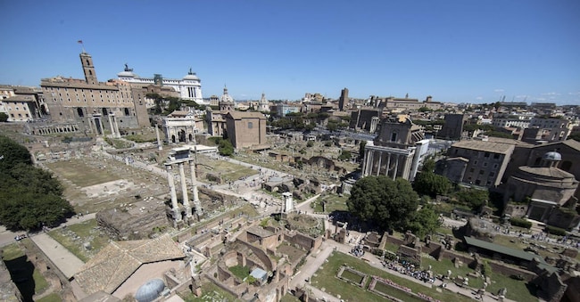 I Fori Imperiali visti dal colle Palatino a Roma, 16 maggio 2017.
ANSA/MASSIMO PERCOSSI ANSA