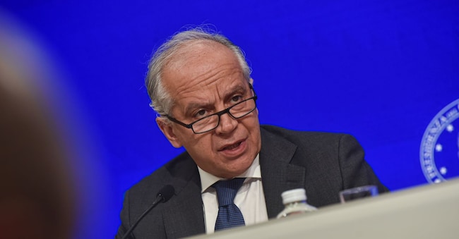 Le associazioni del trasporto aereo scrivono a Matteo Piantedosi, ministro dell’Interno, per ottenere uno stop al sistema Ees (Imagoeconomica)