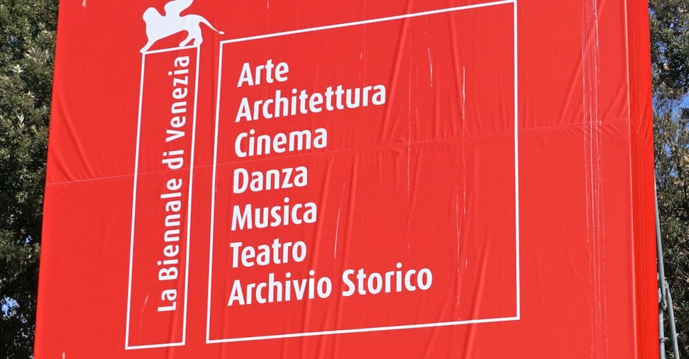 la commissione europea taglia due milioni di euro alla biennale di venezia per il ritorno del padiglione russo