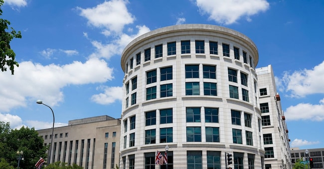 L’edificio del Tribunale distrettuale degli Stati Uniti per il Distretto di Columbia, dove Cole Tomas Allen, l’uomo accusato di aver compiuto una sparatoria durante la cena dell’Associazione dei corrispondenti della Casa Bianca alla quale era presente il presidente degli Stati Uniti Donald Trump, è stato chiamato a rispondere delle accuse, a Washington, D.C., Stati Uniti, 27 aprile 2026. REUTERS/Elizabeth Frantz REUTERS