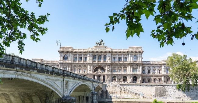 View over the river Tiber with the bridge Ponte Umberto I and in the background the city courthouse (Corte di cassazione) in Rome, Italy Emma - stock.adobe.com
