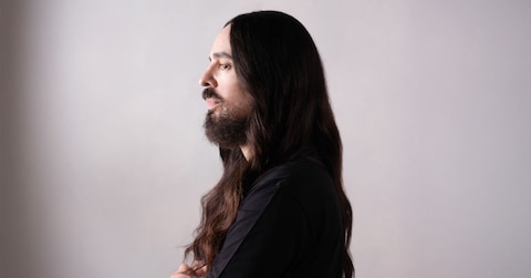 Un ritratto di Alessandro Michele, direttore creativo della Maison VALENTINO. ©Fabio Lovino