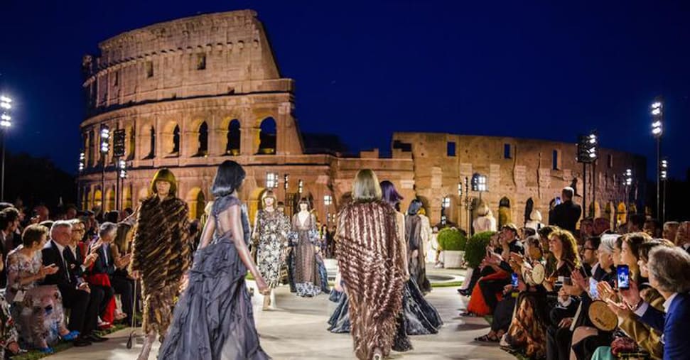 Fendi torna a sfilare a Roma e riprende l’haute couture: appuntamento il 9 luglio