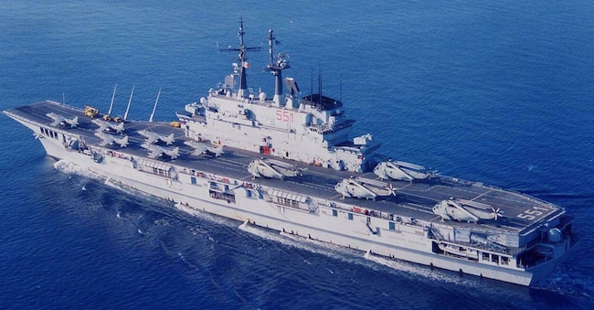Un’immagine di Nave Garibaldi in navigazione 