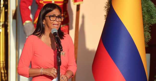 La presidente ad interim del Venezuela Delcy Rodríguez interviene dopo un incontro con il presidente colombiano Gustavo Petro a Caracas, in Venezuela, il 24 aprile 2026.  EPA/MIGUEL GUTIERREZ EPA