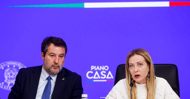 La presidente del Consiglio Giorgia Meloni con il ministro delle Infrastrutture e Trasporti Matteo Salvini ANSA/ANGELO CARCONI ANSA