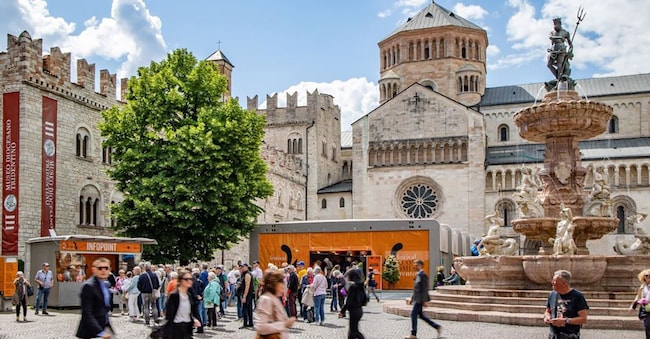 L’appuntamento. Trento e le sue piazze vivono con i colori del Festival