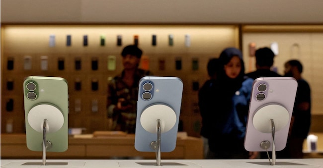 iPhone 17 ha trainato le vendite e i risultati finanziari di Apple. Foto in un Apple Store a New Delhi, India. REUTERS/Bhawika Chhabra/File Photo REUTERS