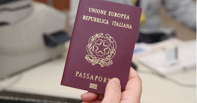 Presentazione  del servizio passaporti presso gli uffici postali passaporto IMAGOECONOMICA