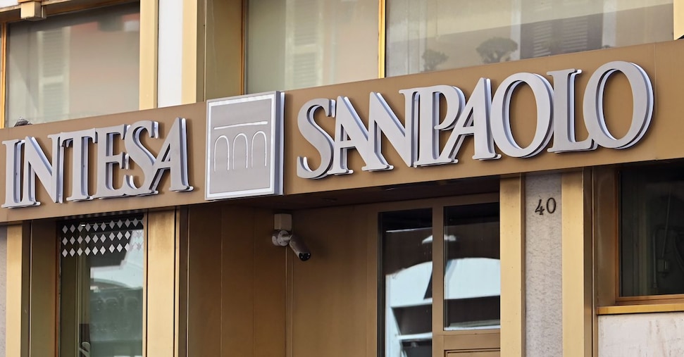 Intesa Sanpaolo, bonus di 177 milioni di euro ai lavoratori