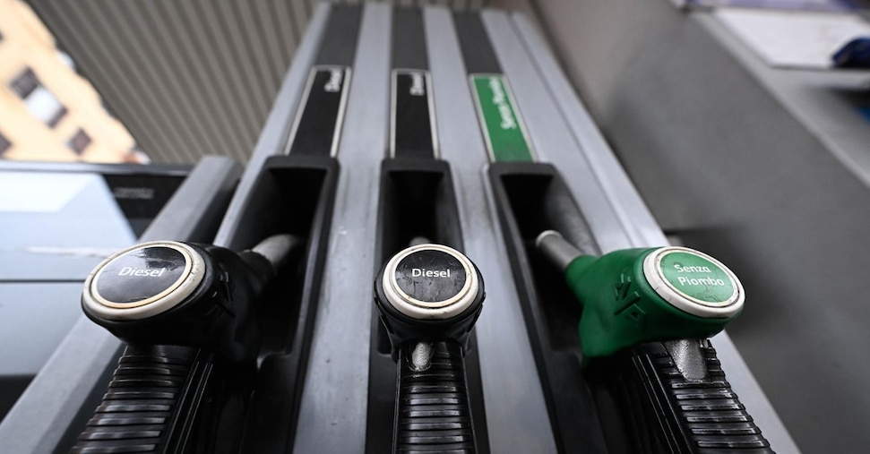 Diesel e benzina, ecco come cambia lo sconto sulle accise dal 2 maggio