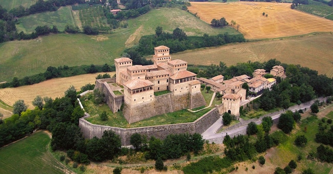  Emilia Castello di Torrechiara.   (Tiziana Azzolini)