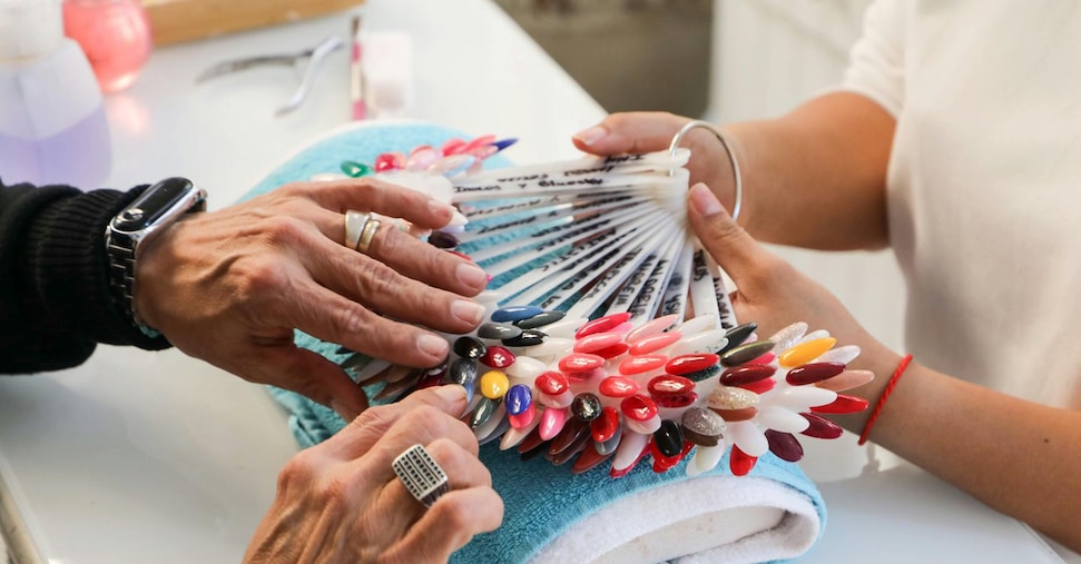 Nail polishes, gels, perfumes and shampoos: from today the EU cosmetics ...