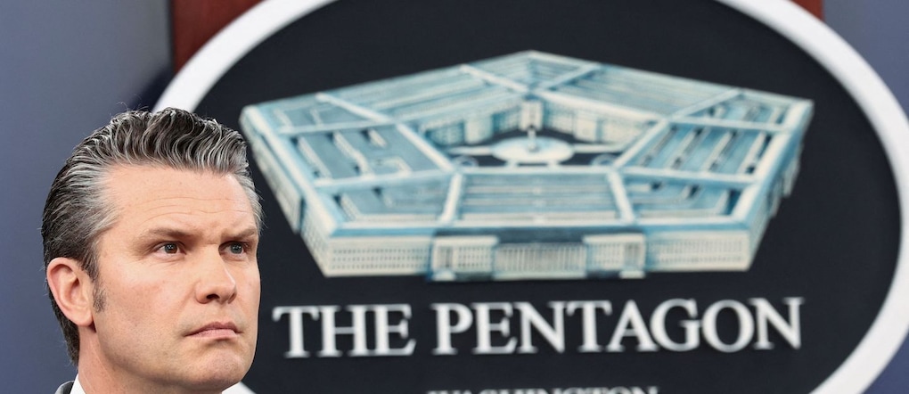 Il 24 aprile 2026, il segretario alla Difesa degli Stati Uniti Pete Hegseth tiene una conferenza stampa sulla guerra con l'Iran, nel contesto di una tregua tra gli Stati Uniti e l'Iran, presso il Pentagono a Washington, D.C., Stati Uniti. REUTERS/Kevin Lamarque REUTERS