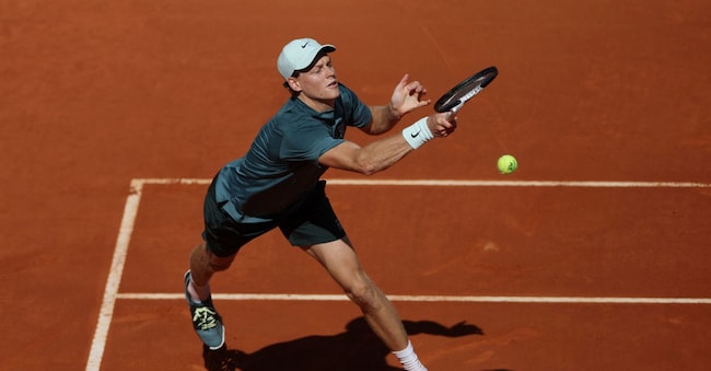 Tennis - Madrid Open - Parco Manzanares, Madrid, Spagna - 1 maggio 2026 L'italiano Jannik Sinner in azione durante la semifinale contro il francese Arthur Fils REUTERS/Isabel Infantes REUTERS