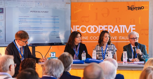 Lavoro e pensioni sulle montagne russe tra opportunità e trappole del futuro
Nella foto: Nicola Saldutti, Alessandra Rinaldi, Ilaria Miniutti, Andrea Toma. Charnchai saeheng - stock.adobe.com