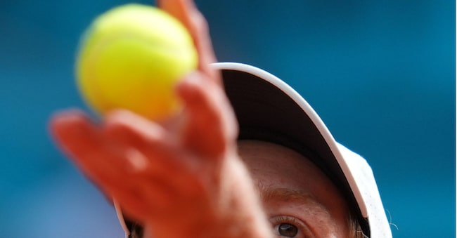  L'italiano Jannik Sinner serve la palla al tedesco Alexander Zverev durante la finale del singolare maschile del torneo di tennis Madrid Open, tenutasi a Madrid, in Spagna, domenica 3 maggio 2026. (AP Photo/Manu Fernandez) APN