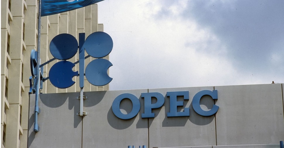 L’Opec+ ha raggiunto un accordo su un piccolo aumento delle quote di produzione senza gli Emirati