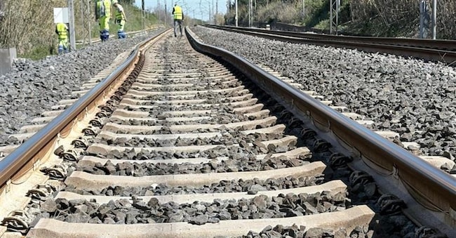 Ancora disagi sulla linea ferroviaria adriatica, in Abruzzo, tra Giulianova e Pescara, per un inconveniente tecnico alla linea elettrica ANSA