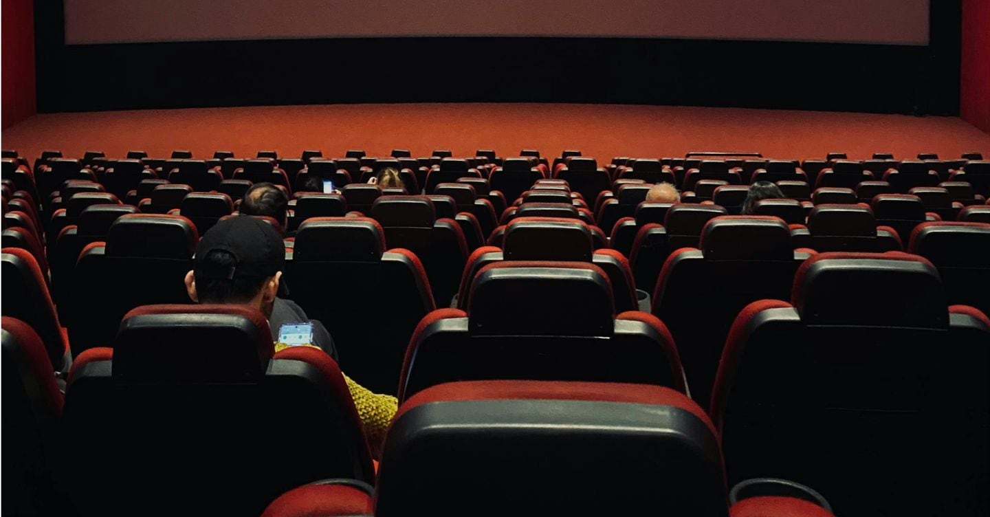 Cinema, torna il fascino dei film in sala nel 2026. C’è l’effetto Zalone