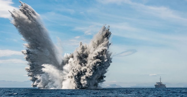 Un cacciamine della Marina Militare in azione  Foto: Marina Militare 